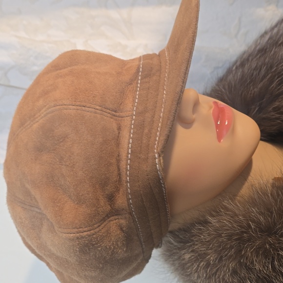 UGG Australia shearling hat - Picture 2 of 6